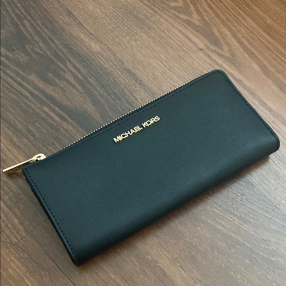 Michael Kors Black Zip Wallet - Picture 1 of 4